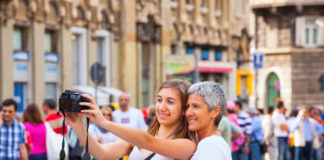 Best nikon cameras for beginners Mother and daughter taking selfie with entry level Nikon photo camera