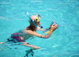 Best underwater camera for snorkeling in 2023 Underwater amateur photographer taking pictures