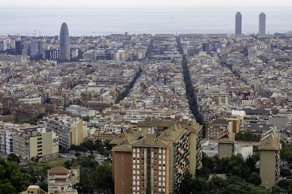 Canon 5D Mark IV sample photo showing detail across Barcelona