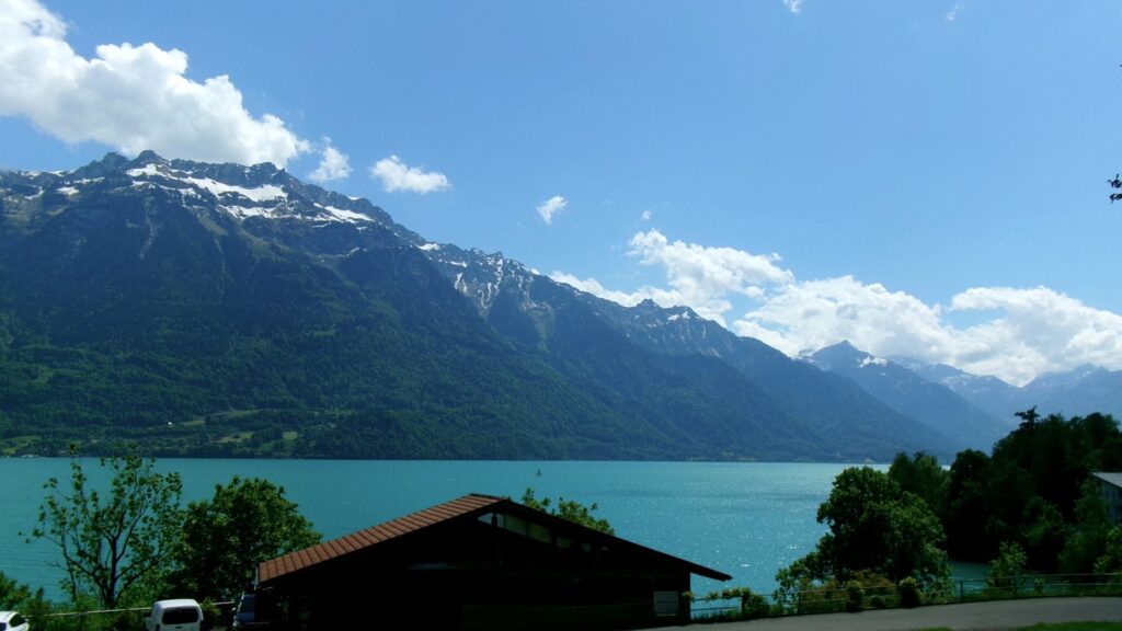 Kodak Pixpro FZ55 sample photo of an alpine lake and mountains