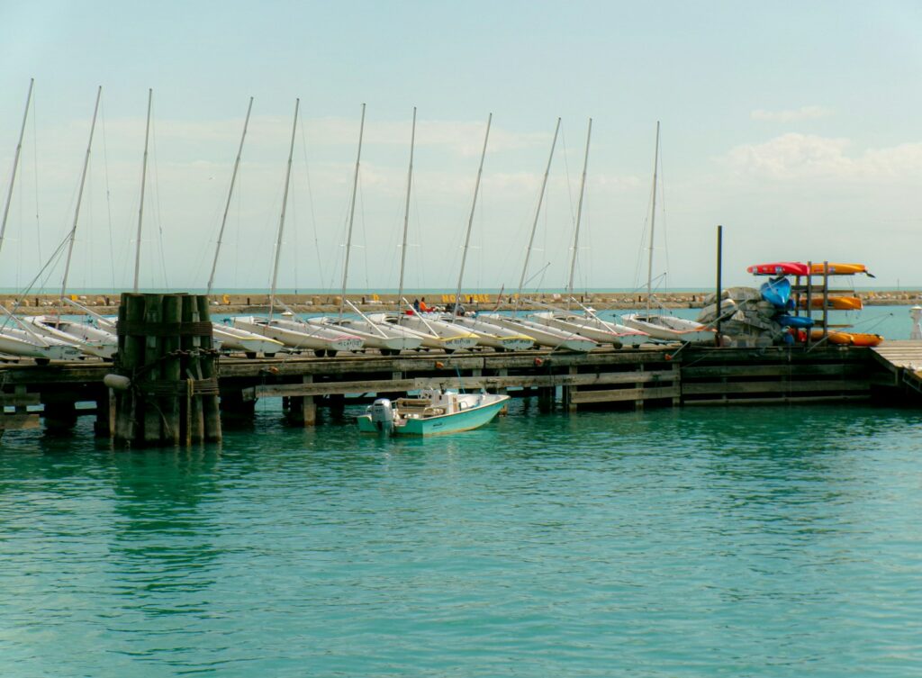 Kodak Pixpro FZ55 sample photo of harbor boats in bright daylight
